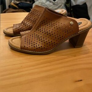 Dr. Scholl's Tan Perforated Heeled Mules